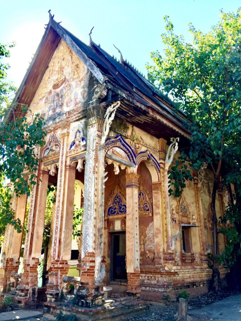 วัดโกเสยเขต บ้านปะโค  ตำบลปะโค  อำเภอเมืองหนองคาย  จังหวัดหนองคาย มีพระอุโบสถเก่า (สิม) ที่ก่อสร้างด้วยประติมากรรม-สถาปัตยกรรม แบบล้านช้าง ปัจจุบันอยู่ในสภาพชำรุดทรุดโทรม แต่ยังคงเหลือร่องรอยให้ได้ศึกษาศิลปะของสกุลช่างล้านช้าง