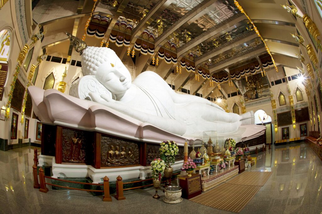 วัดป่าภูก้อน ตั้งอยู่ในเขตป่าสงวนแห่งชาติป่านายูงและป่าน้ำโสม ท้องที่บ้านนาคำ ตำบลบ้านก้อง อำเภอนายูง จังหวัดอุดรธานี